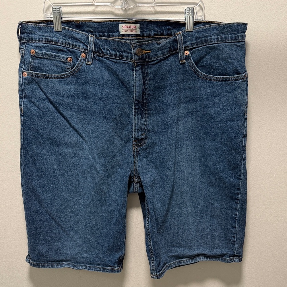 Excellent Used Condition Men’s Signature by Levi Strauss Blue Jean Shorts Sz 40